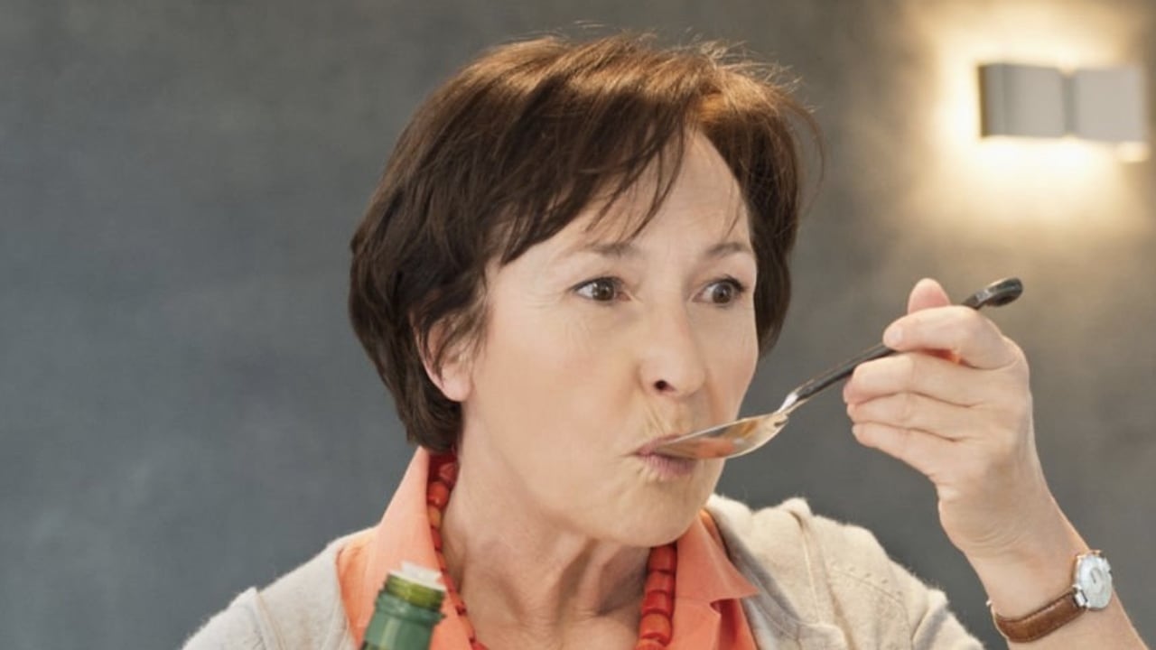 Al parecer, ingerir aceite de oliva en ayunas trae grandes beneficios al organismo.