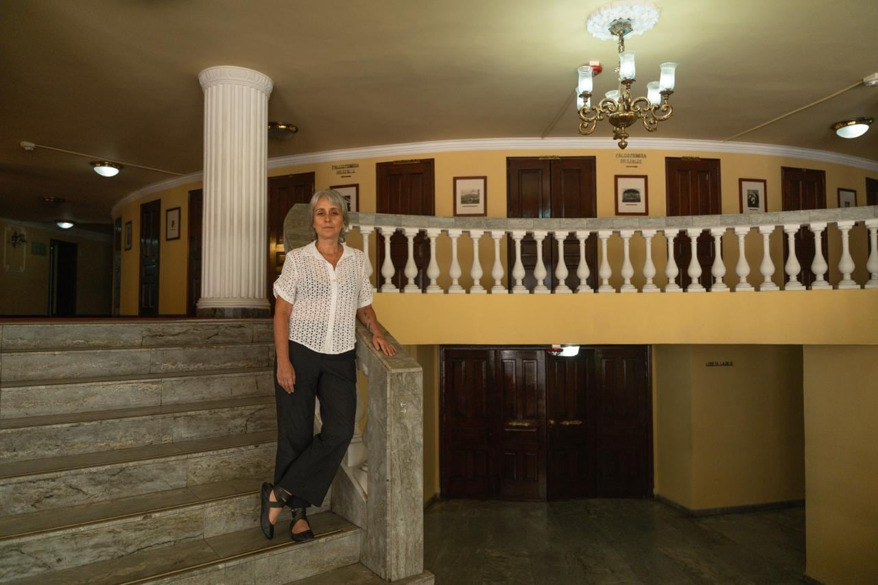 Profesional en Estudios Literarios de la Pontificia Universidad Javeriana, María Puyo cuenta con más de 25 años de experiencia en la gestión de proyectos, la comunicación estratégica, la producción artística, las relaciones públicas y la organización de eventos.