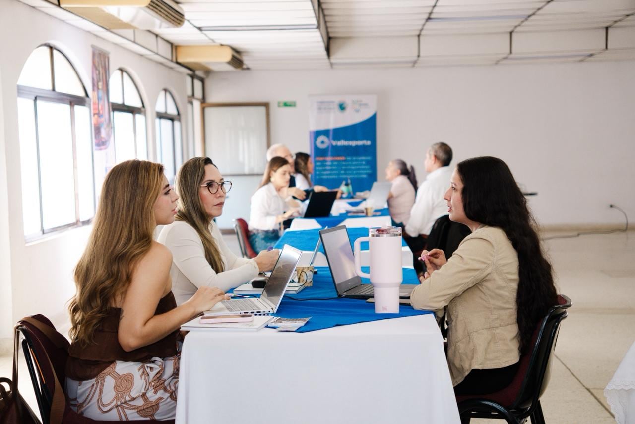 Durante la primera fase del programa los empresarios participaron en el Bootcamp Exportador, donde lograron capacitarse en negociación B2B, Incoterms 2020, logística y pitch comercial.