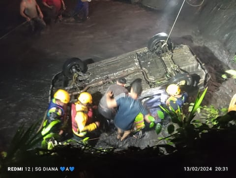 “De manera inmediata se hizo la activación de bomberos del municipio de Villeta, el cual hace el rescate de estas dos personas afortunadamente con vida”, detalló Farfán.