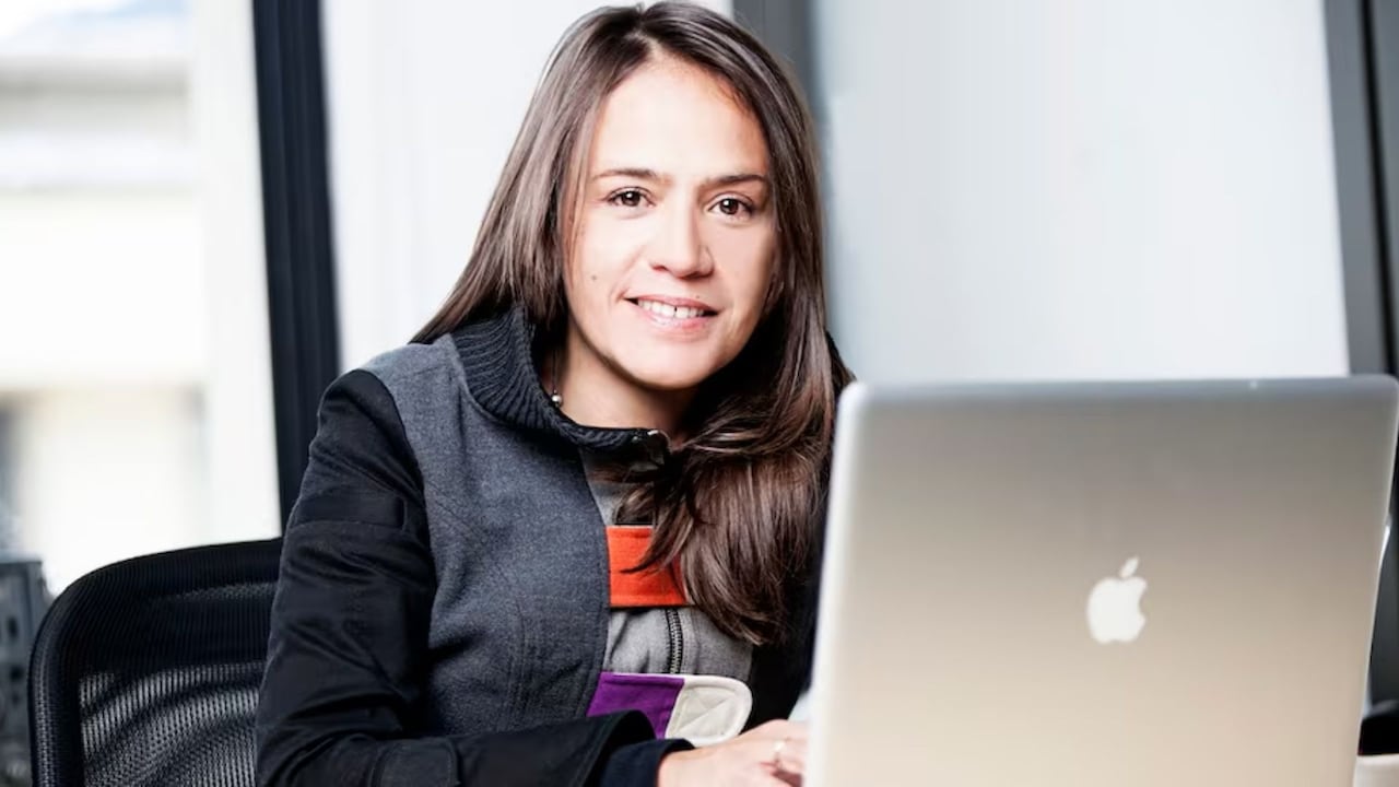 Ángela María Mora, Inravisión, RTVC