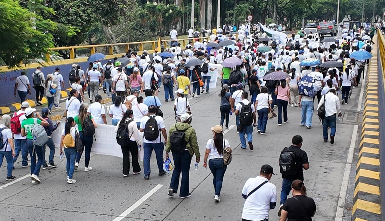 Paro nacional de Fecode este 15 de abril: manifestantes llegan a la plazoleta de San Francisco en Cali.