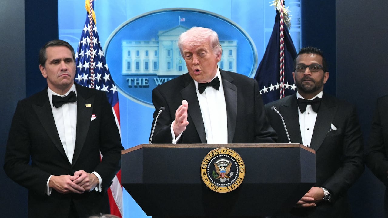 El presidente de Estados Unidos, Donald Trump durante una rueda de prensa en la Sala de Prensa Brady de la Casa Blanca en Washington, D.C., poco después del tiroteo ocurrido en la cena de corresponsales de la Casa Blanca el 25 de abril de 2026.