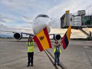 La nueva ruta Madrid - Cali de la aerolínea World2Fly aterrizó este martes, 2 de diciembre, en el aeropuerto Alfonso Bonilla Aragón. Fotos Cortesía Aerocali.