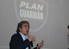 Política: Sergio Fajardo, candidato presidencial. Presentación del #plan guardia. Foto José L Guzmán. EL País.