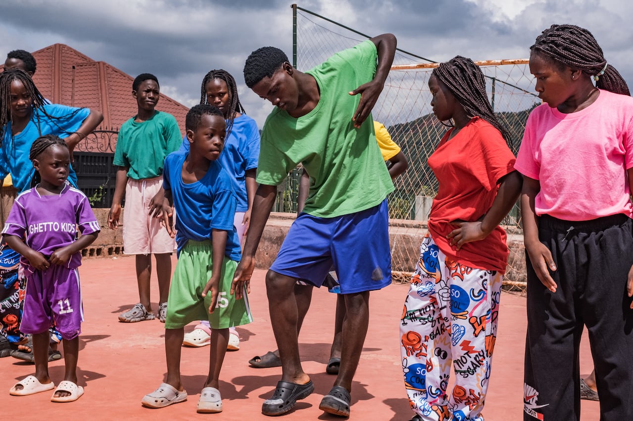 Los Ghetto Kids, grupo de bailarines ugandeses bailarán con Shakira durante el mundial de fútbol