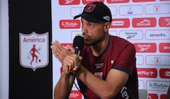 David González, director técnico del América de Cali, durante una conferencia de prensa.