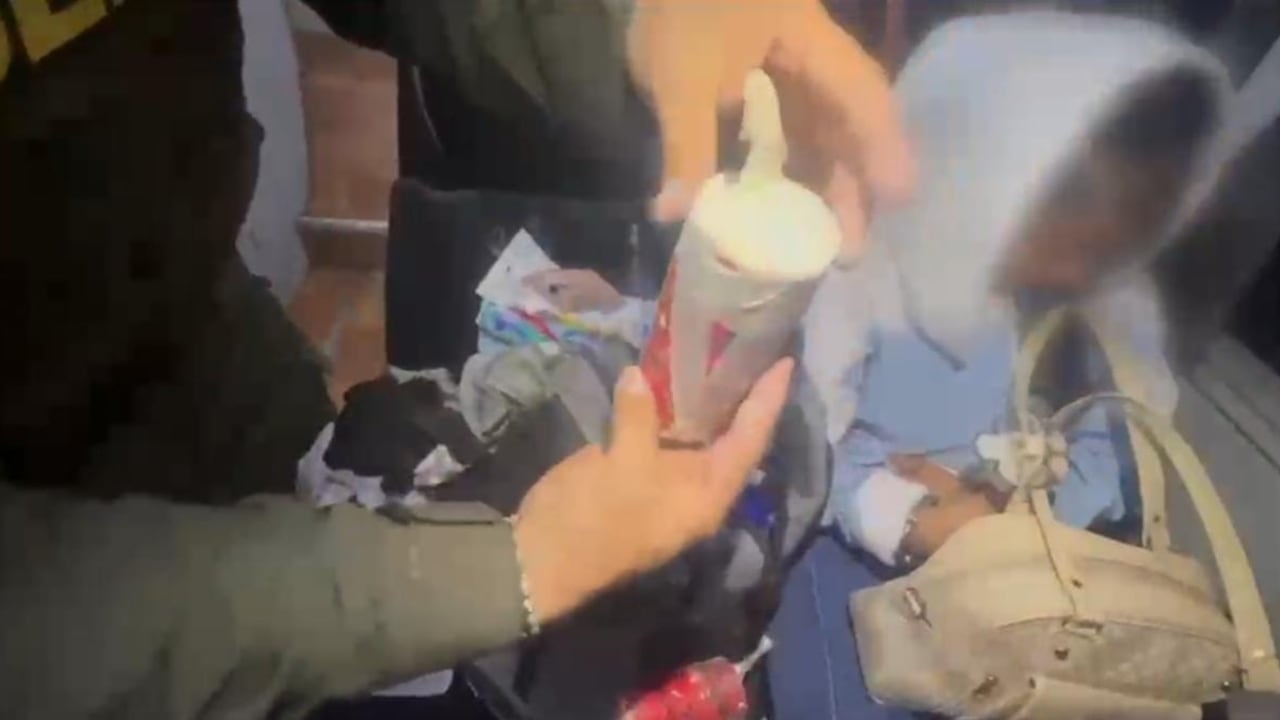 Una pasajera de 21 años fue descubierta con explosivos en su poder.