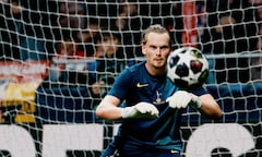 Antonín Kinský, arquero del Tottenham previo al partido contra el Atlético de Madrid.