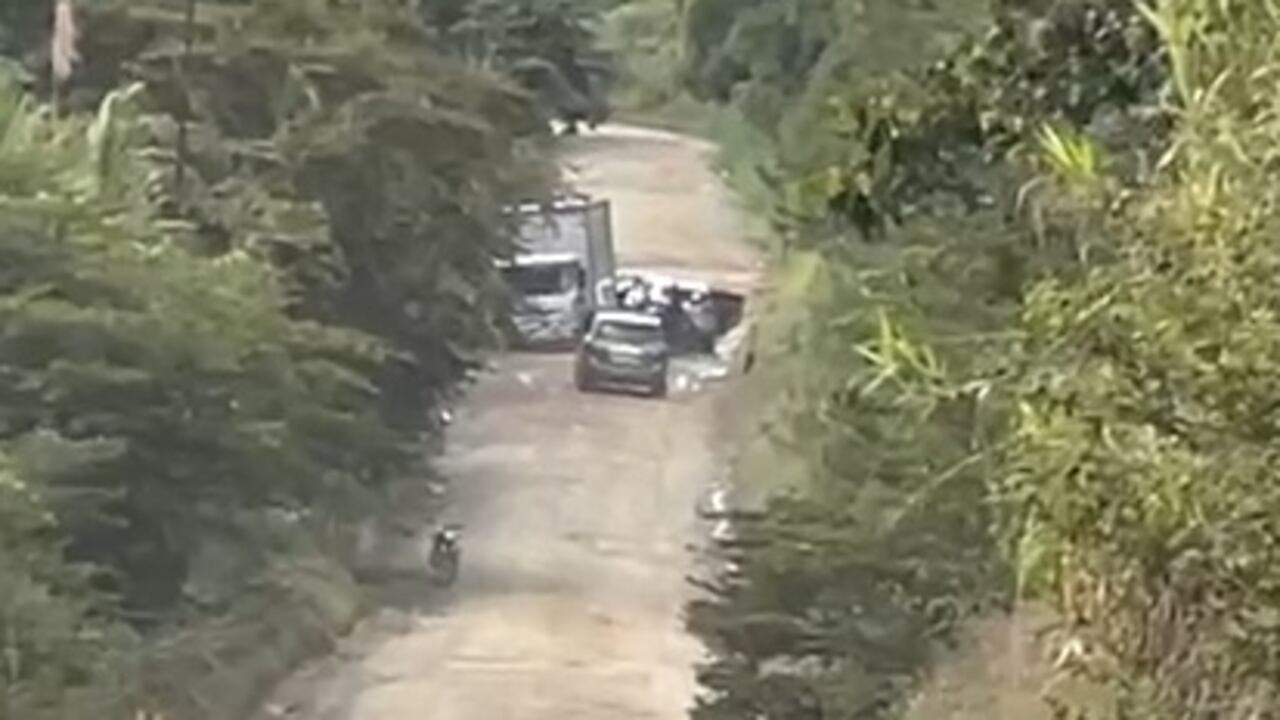 Los antisociales atacaron a la guardia campesina cuando esta recuperaba un camión hurtado en la vía Panamericana.