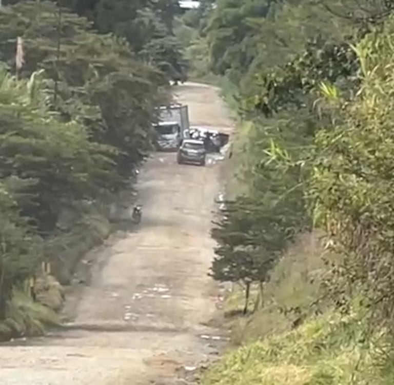 Los antisociales atacaron a la guardia campesina cuando esta recuperaba un camión hurtado en la vía Panamericana.