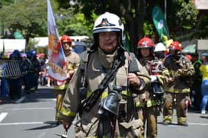 Bomberos de Cali en el desfile del 20 de julio