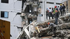 En la ciudad de Cali, después del derrumbe de los edificios, equipos de rescate y voluntarios buscaron por varias horas a sobrevivientes entre los escombros.