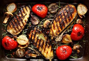 Este artículo revela el secreto de cómo lograr berenjenas asadas perfectamente crujientes por fuera y suaves por dentro.