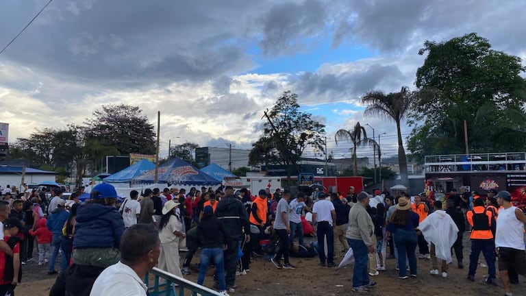 Momentos de pánico se vivieron en Popayán cuando un vehículo del espectáculo Monster Truck 2025 se salió de control y arrolló a varios asistentes.