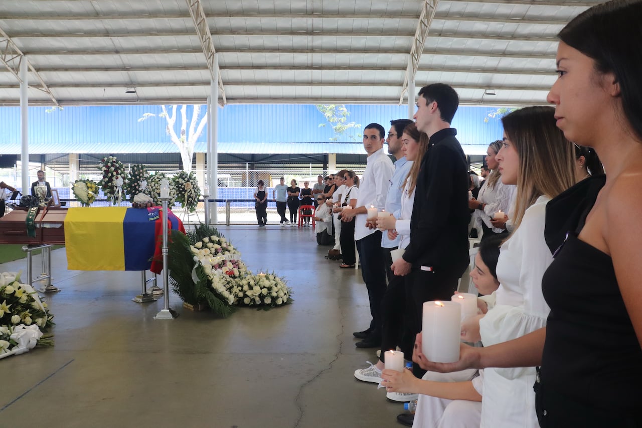 EN LE CENTRO DE EVENTOS LUZ MERY TRISTÁN SE CELEVRÓ EL FUNERAL DE LA EX CAMPONA MUNIDAL DE PATINAJE LUZ MERY TRISTÁN ASESINADA POR SU NOVIO. AL ACTO ASISTIERON SUS HIJOS.