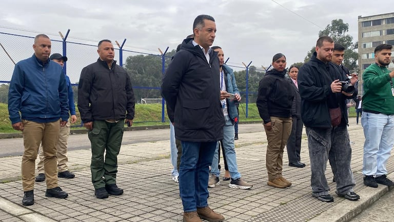 El ministro de justicia encargado, Andrés Idárraga, acompañó los operativos del Inpec en la cárcel La Picota