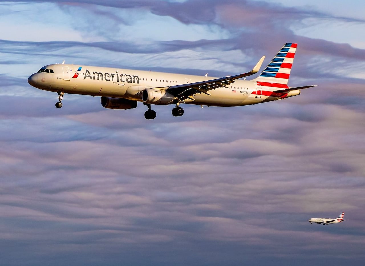 La inspección se realizó después del aterrizaje en el Aeropuerto Internacional de Miami, donde se evidenciaron los presuntos impactos de bala.
