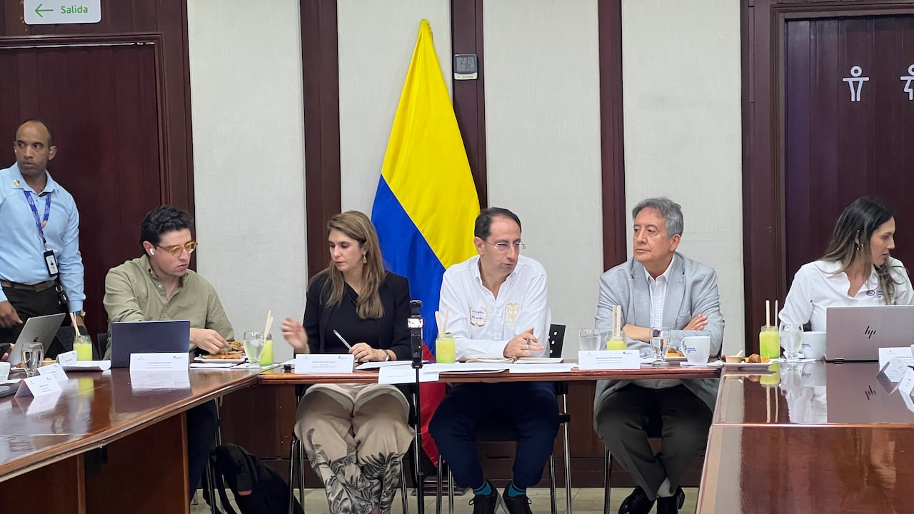 Vicepresidente José Manuel Restrepo se reunió con empresarios del Valle para hablar de reactivación tras el terremoto.