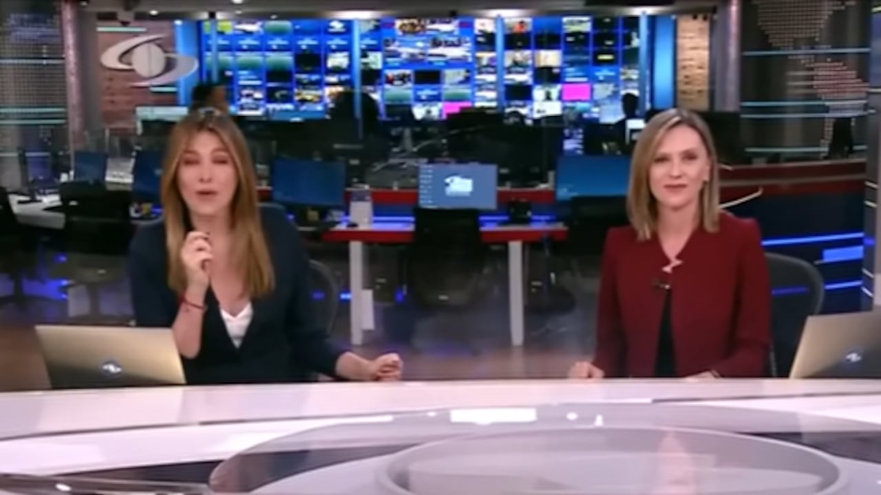 Presentadoras de Noticias Caracol vivieron un momento jocoso en medio de la transmisión en vivo de este 31 de octubre.
