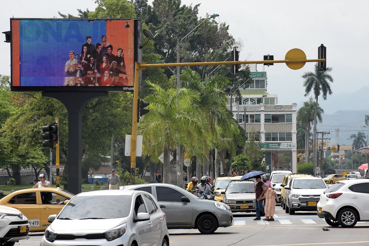 Concejo municipal regulará el uso de vallas publicitarias.