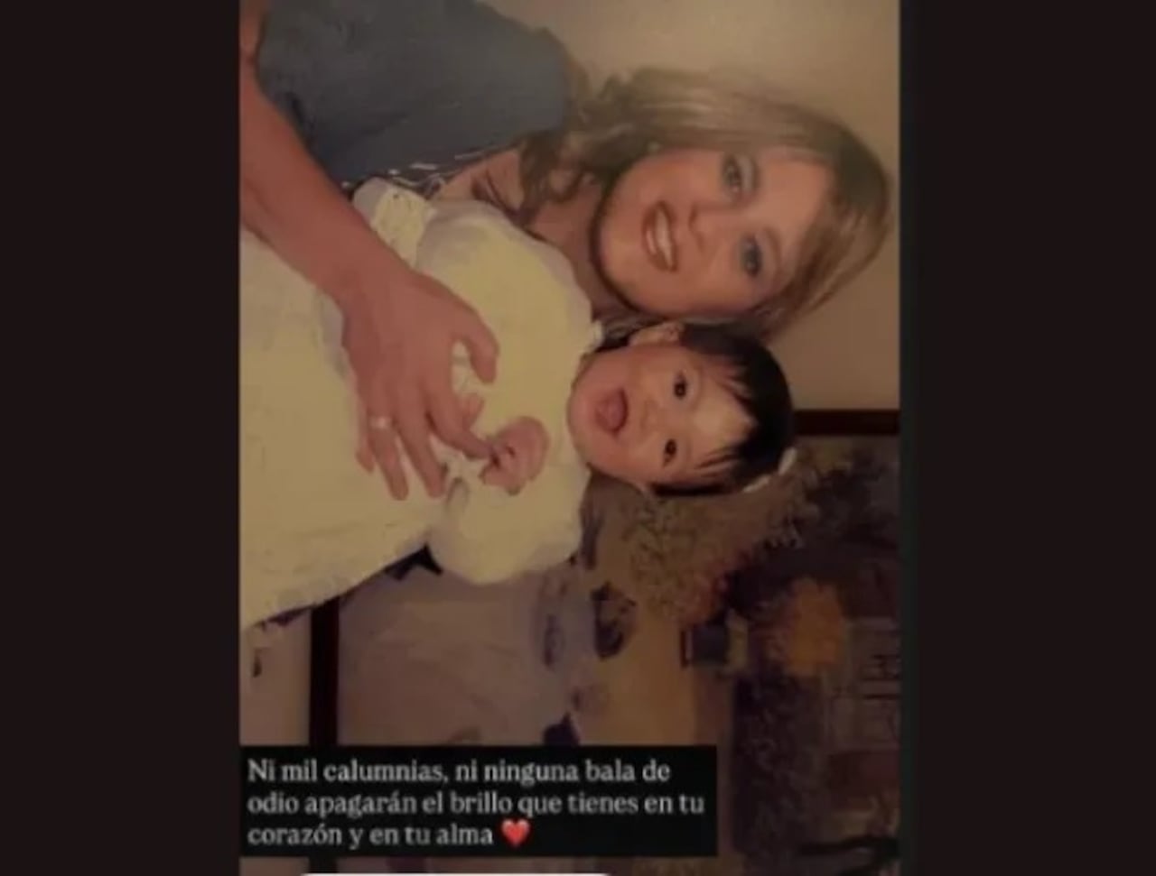 La hija de la exprimera dama publicó una fotografía familiar acompañada de un mensaje de respaldo tras las declaraciones de Eva Ferrer.