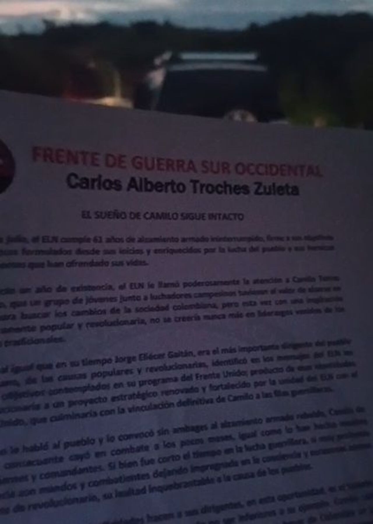 Este es un ejemplar del panfleto que entregan los guerrilleros del ELN en medio de los retenes ilegales que ahora ejecutan en varios puntos de la vía Popayán-Cali.