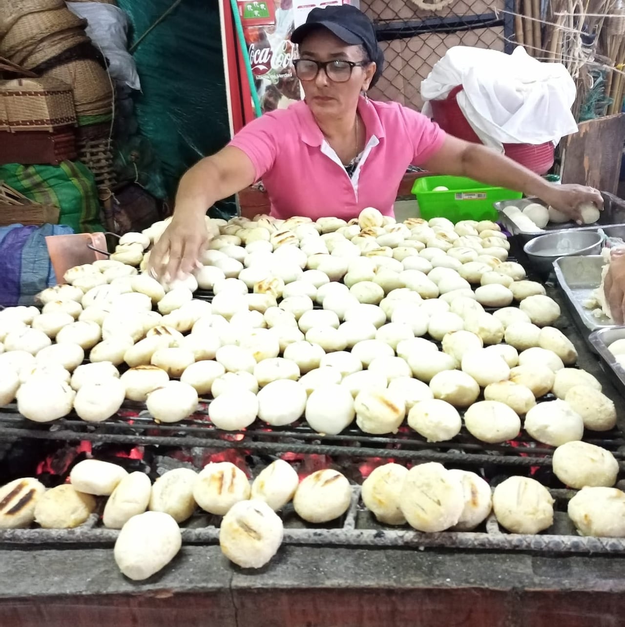 Diosa Taborda, oriunda de San José del Palmar, Chocó, deleita a sus comensales con sus desayunos trancaos en la galería Alameda.