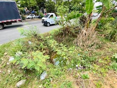 Comunidad denuncia hueco sobre el separador vial de la autopista Simón Bolívar.