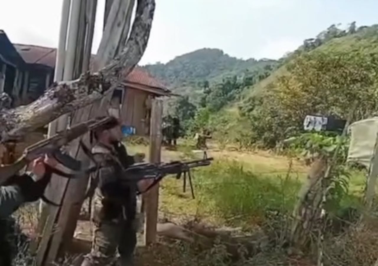 La Defensoría del Pueblo alertó sobre el peligro de minas antipersonal y el riesgo de reclutamiento de menores en zonas afectadas por los combates.