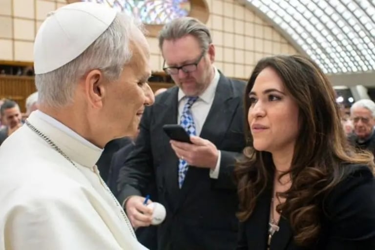 María Montserrat Alvarado, la nueva prefecta del Dicasterio para la Comunicación, es la laica designada por León XIV.