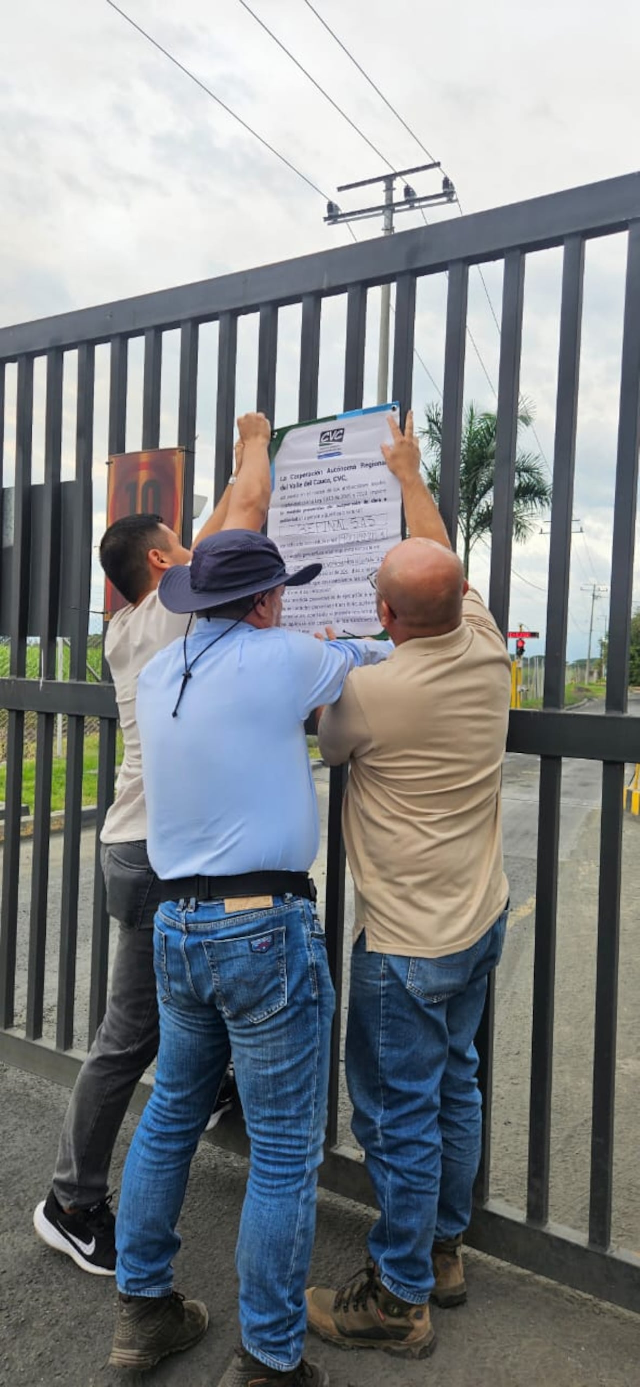 La CVC impuso una medida preventiva que ordena a Refinal S.A.S. suspender las descargas de aguas residuales hacia una subderivación del río Fraile.