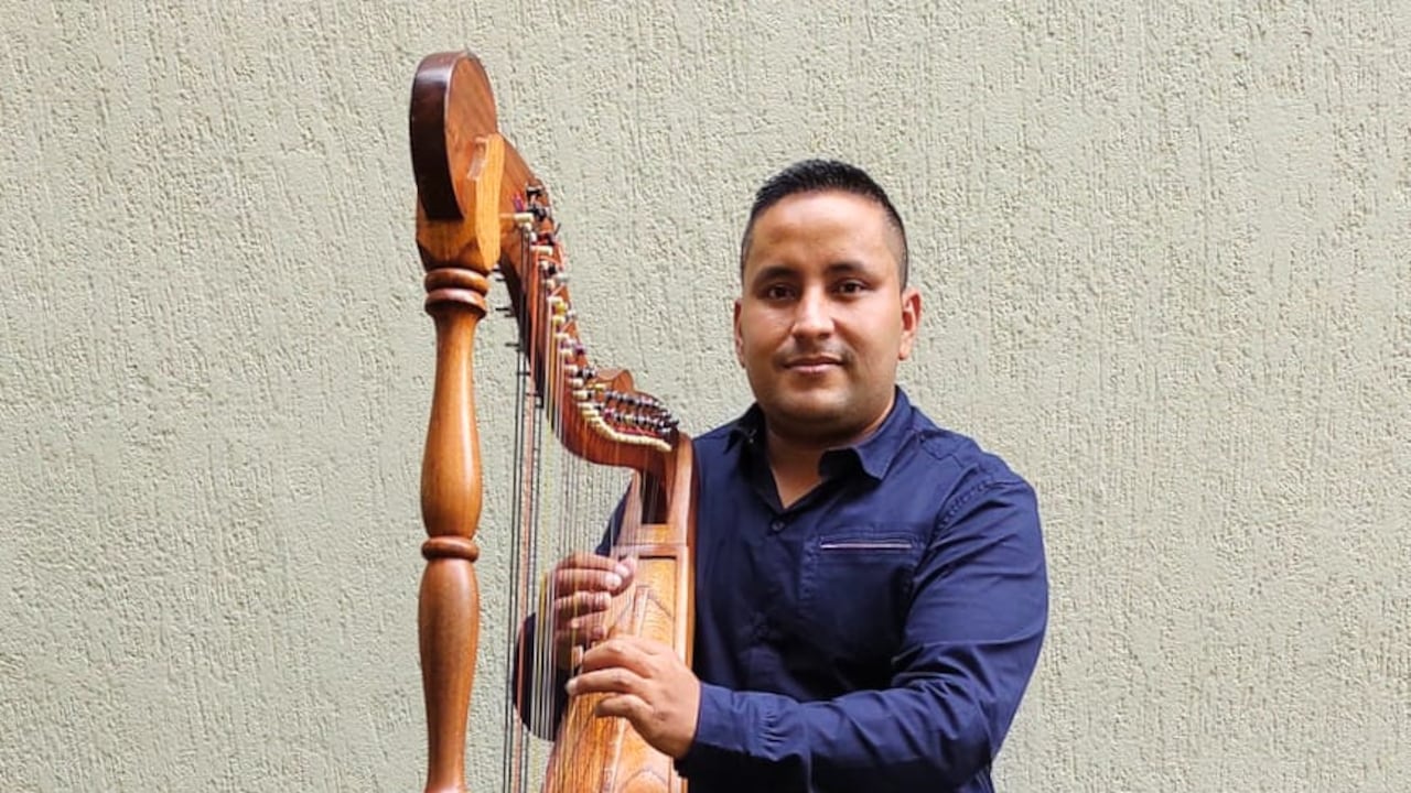 Jerson Contreras es reconocido por tocar el arpa, también trabaja como docente en la Universidad Icesi y tiene un grupo de música llanera.
