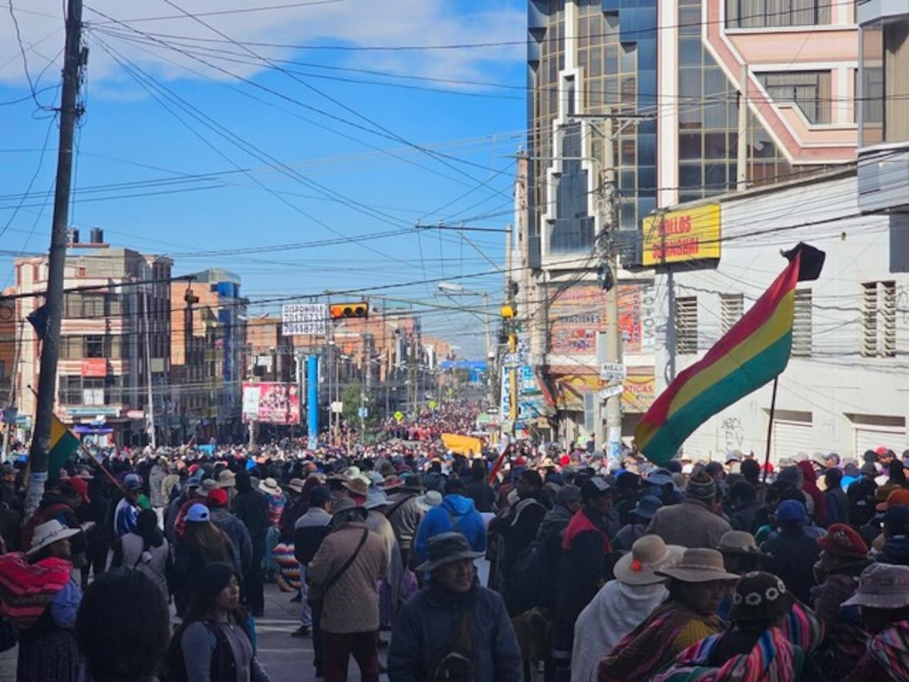 Marcha sobre La Paz para exigir la dimisión del presidente de Bolivia, Rodrigo Paz
REMITIDA / HANDOUT por MOVIMIENTOS SOCIALES DE BOLIVIA