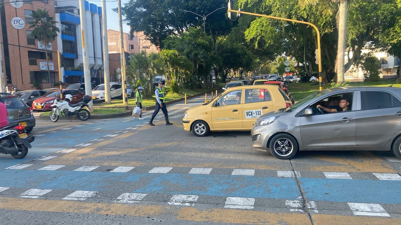 Choque entre bus y moto deja afectaciones en la Calle 9
