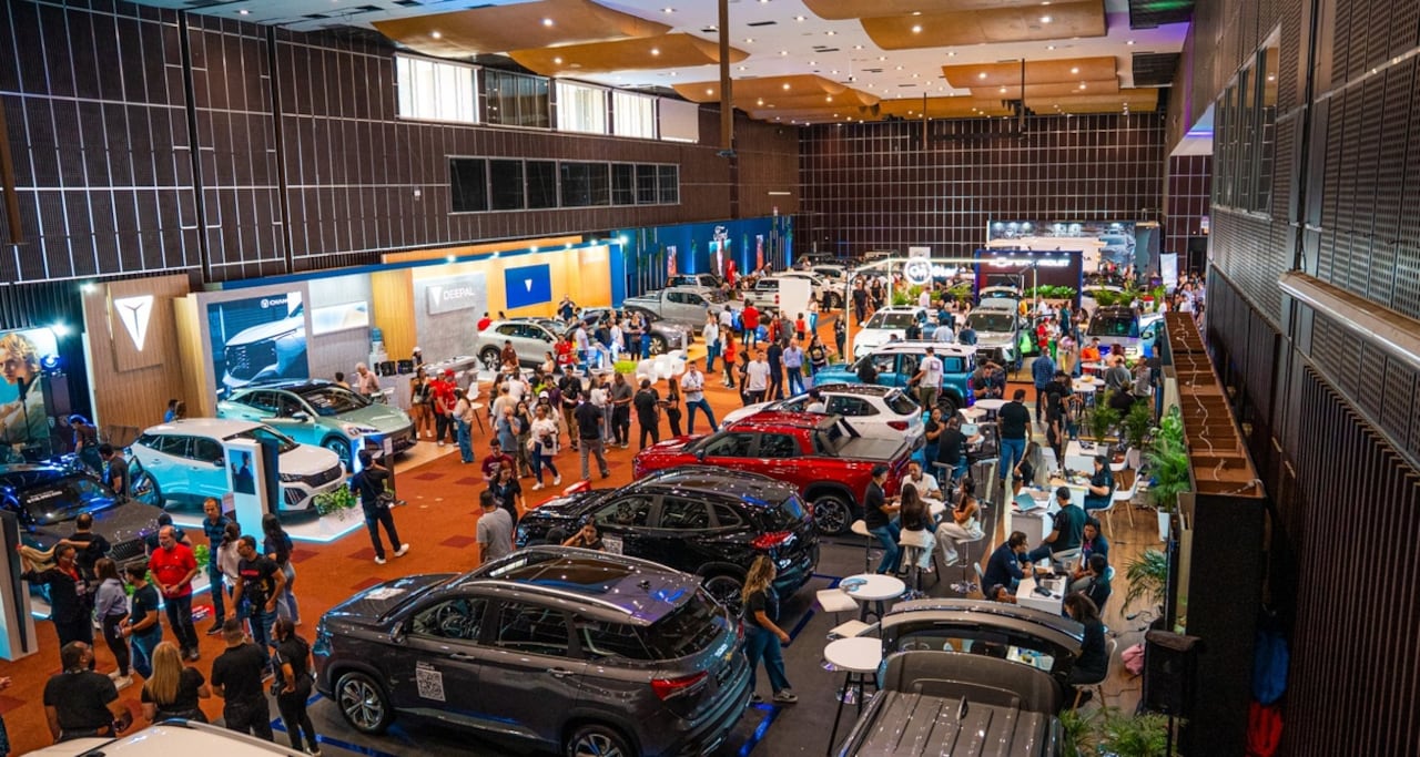 La Zona Test Drive permitirá a los asistentes realizar pruebas de manejo al volante de diversos modelos exhibidos en la feria.