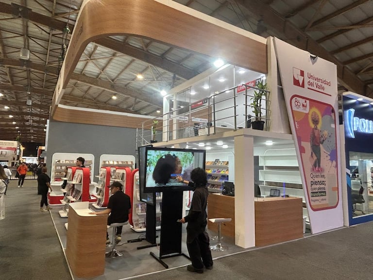 Stand de Univalle en la FILBo reúne autores y presenta nuevas obras