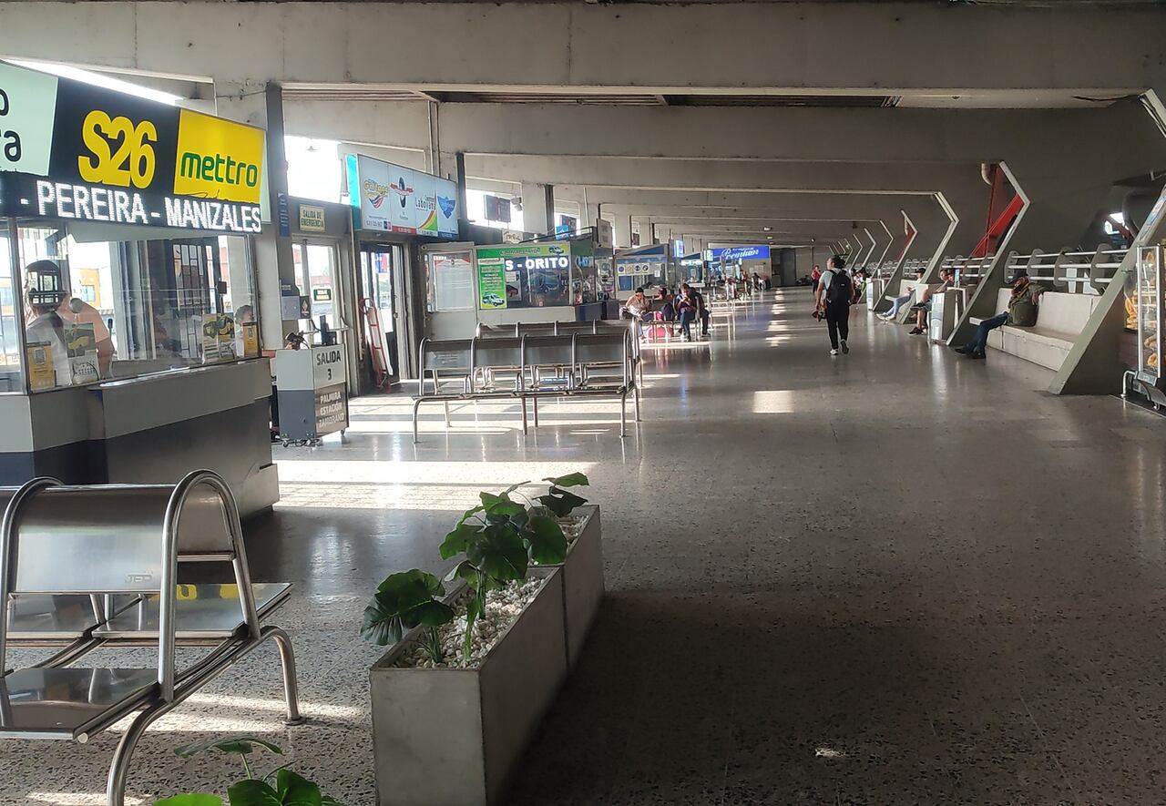 Terminal de Transportes de Cali sin salida ni entrada de buses por paro camionero