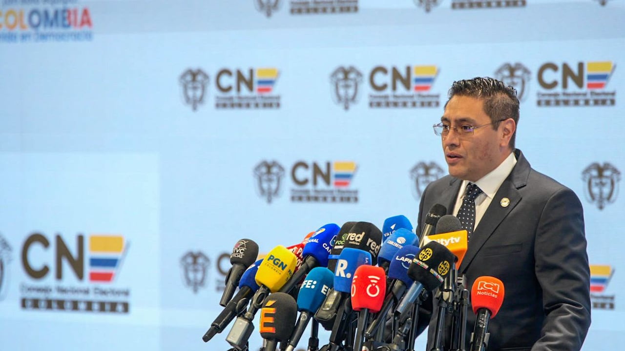 El presidente del Consejo Nacional Electoral, Cristian Quiroz, instaló oficialmente la Comisión Escrutadora Nacional para iniciar la consolidación de los resultados de la segunda vuelta presidencial.