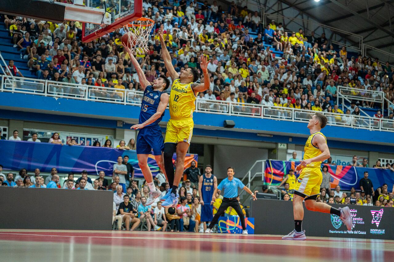 El duelo se disputó en el Coliseo Evangelista Mora de Cali y los argentinos se llevaron el triunfo de manera cómoda por 98-82.