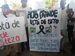 Las comunidades de la zona rural de Cajibío, especialmente del corregimiento de La Pedregosa, adelantan el sepelio colectivo de las diez mujeres y tres hombres que fallecieron en el atentado en el sector de El Túnel de la vía Popayán-Cali o Panamericana.