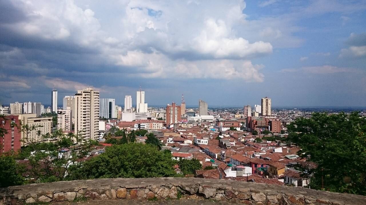 Autoridades en Cali piden que las empresas realicen teletrabajo para evitar más contagios en la ciudad. Foto: GettyImages.