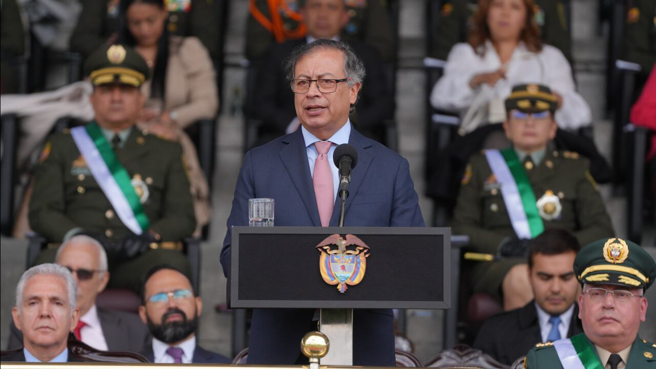 Presidente Gustavo Petro durante la Ceremonia de aniversario 132 años de la Policía Nacional y graduación de oficiales.