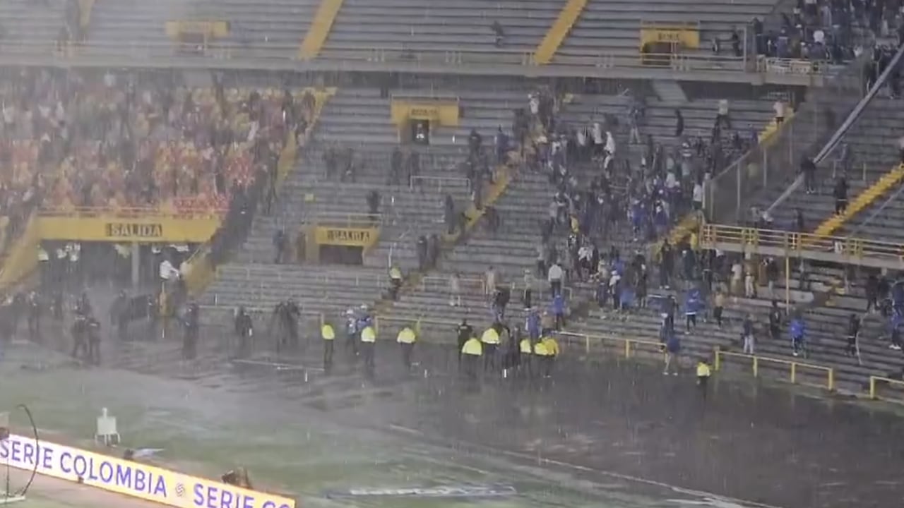 Enfrentamientos entre hinchas de América y Millonarios en El Campín.