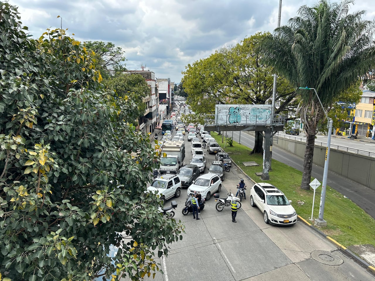 Las autoridades se encuentran en la zona tratando de manejar el tránsito.