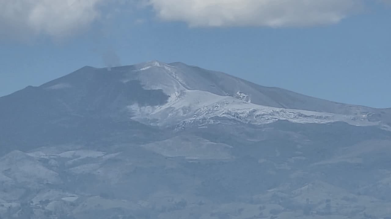 Las emisiones de ceniza del volcán Puracé alcanzaron alturas de hasta dos kilómetros y fueron visibles desde diferentes sectores del departamento del Cauca.