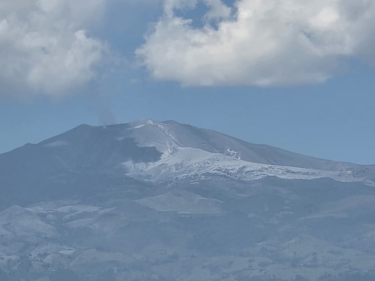 Las emisiones de ceniza del volcán Puracé alcanzaron alturas de hasta dos kilómetros y fueron visibles desde diferentes sectores del departamento del Cauca.