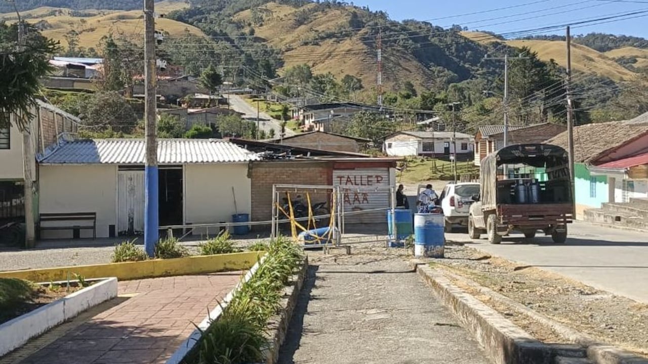 Sotará es un municipio Colombiano ubicado en el departamento del Cauca, cuya cabecera municipal recibe el nombre de Paispamba y fue fundada en 1870 por Marcelino Burbano. con una población aproximada de 15.000 habitantes. La cabecera municipal fue parcialmente destruida por un terremoto el 6 de marzo de 2007.