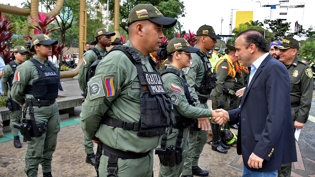 La Alcaldía de Cali, en cabeza de Alejandro Eder, aseguró que serán 4 mil policías y 1.600 militares nuevos los que llegarán para reforzar la seguridad de la ciudad y del departamento del Valle, en vista de la COP16, el evento de talla internacional que se realizará a finales de octubre. Fotos Raúl Palacios/ El Pais.