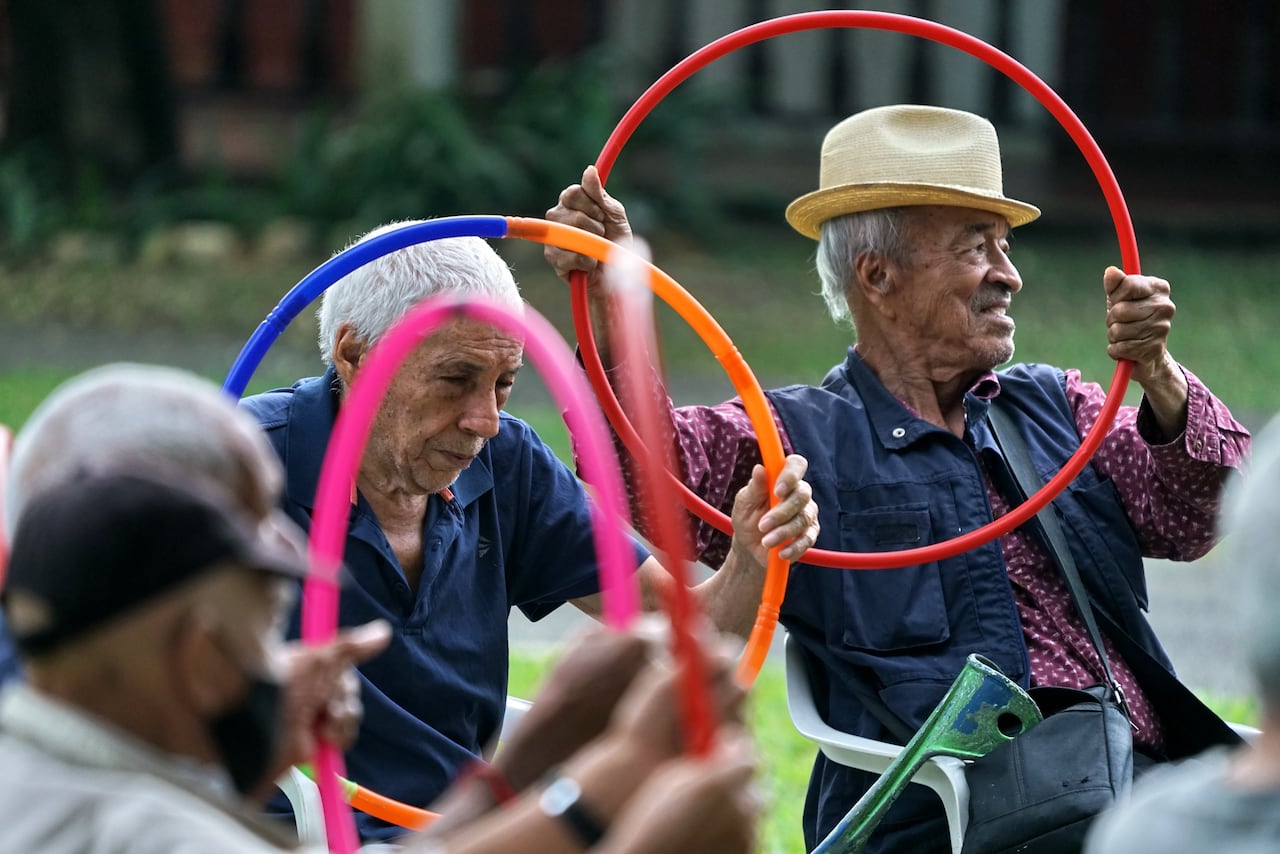 Centro Vida es un programa para el bienestar del adulto mayor, que impacta de manera positiva en sus vidas, mejorando a nivel físico, mental, emocional y espiritual, posible a través de los programas creados por la Alcaldía de Santiago de Cali y la Secretaría de Bienestar Social, operado por la E.S.E. San Miguel. Foto Jorge Orozco